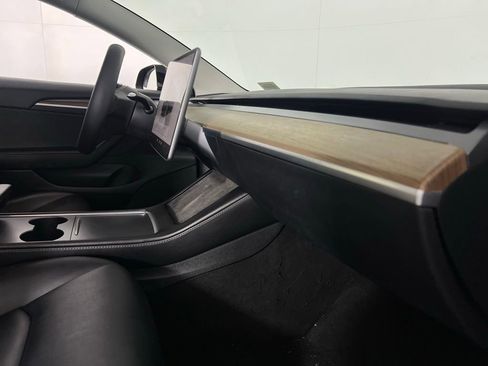 Used 2023 Tesla Model 3 Standard Range image 32
