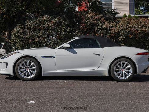 Used 2017 Jaguar F-TYPE Convertible image 15
