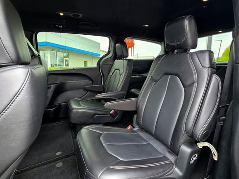 Used 2025 Chrysler Pacifica Select FWD image 49
