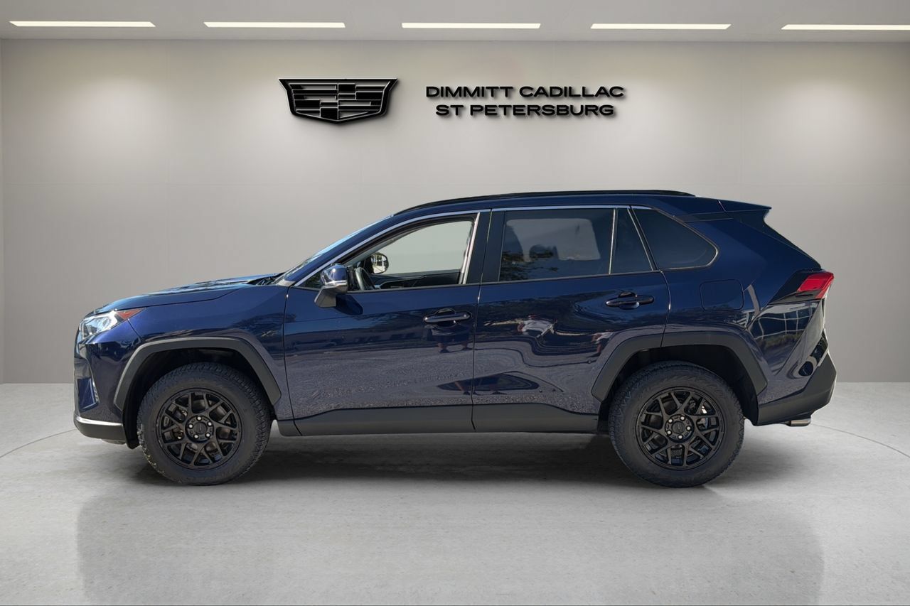 Used 2021 Toyota RAV4 XLE FWD image 2