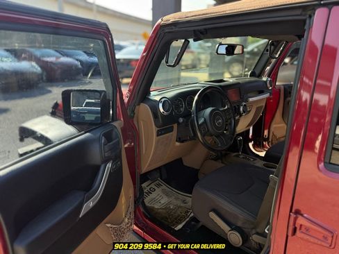 Used 2013 Jeep Wrangler Unlimited Rubicon w/ Connectivity Group AWD/4WD image 20
