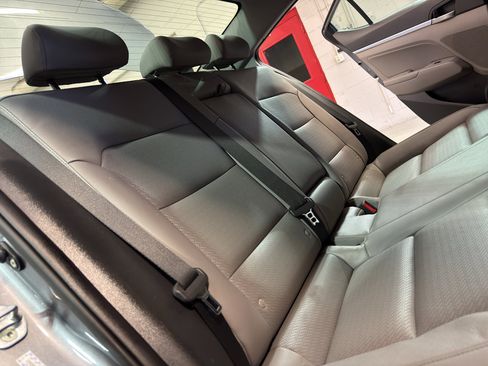 Used 2019 Hyundai Elantra Limited FWD image 25