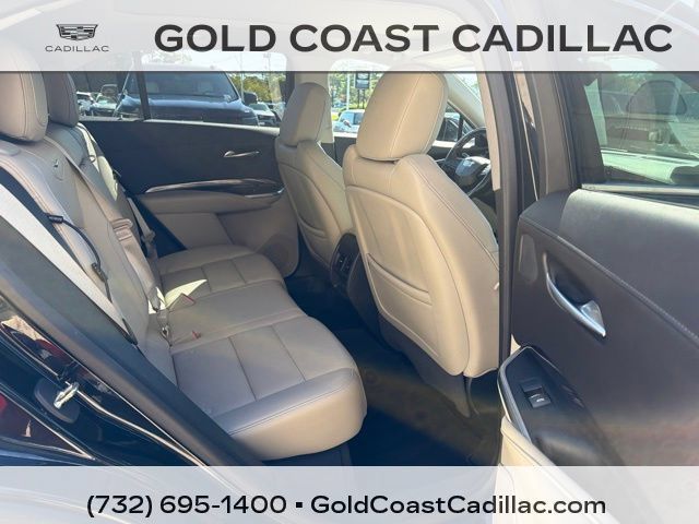 Used 2019 Cadillac XT4 Luxury w/ Cold Weather Package FWD image 8