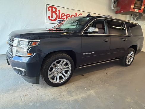 Used 2020 Chevrolet Suburban Premier w/ Premier Plus Edition AWD/4WD image 2