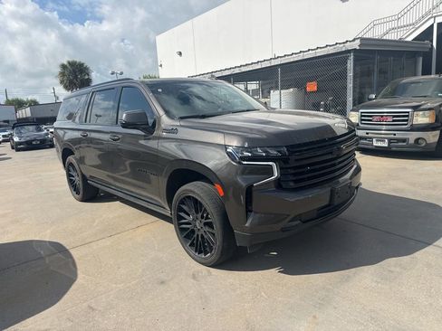 Used 2021 Chevrolet Suburban High Country image 3