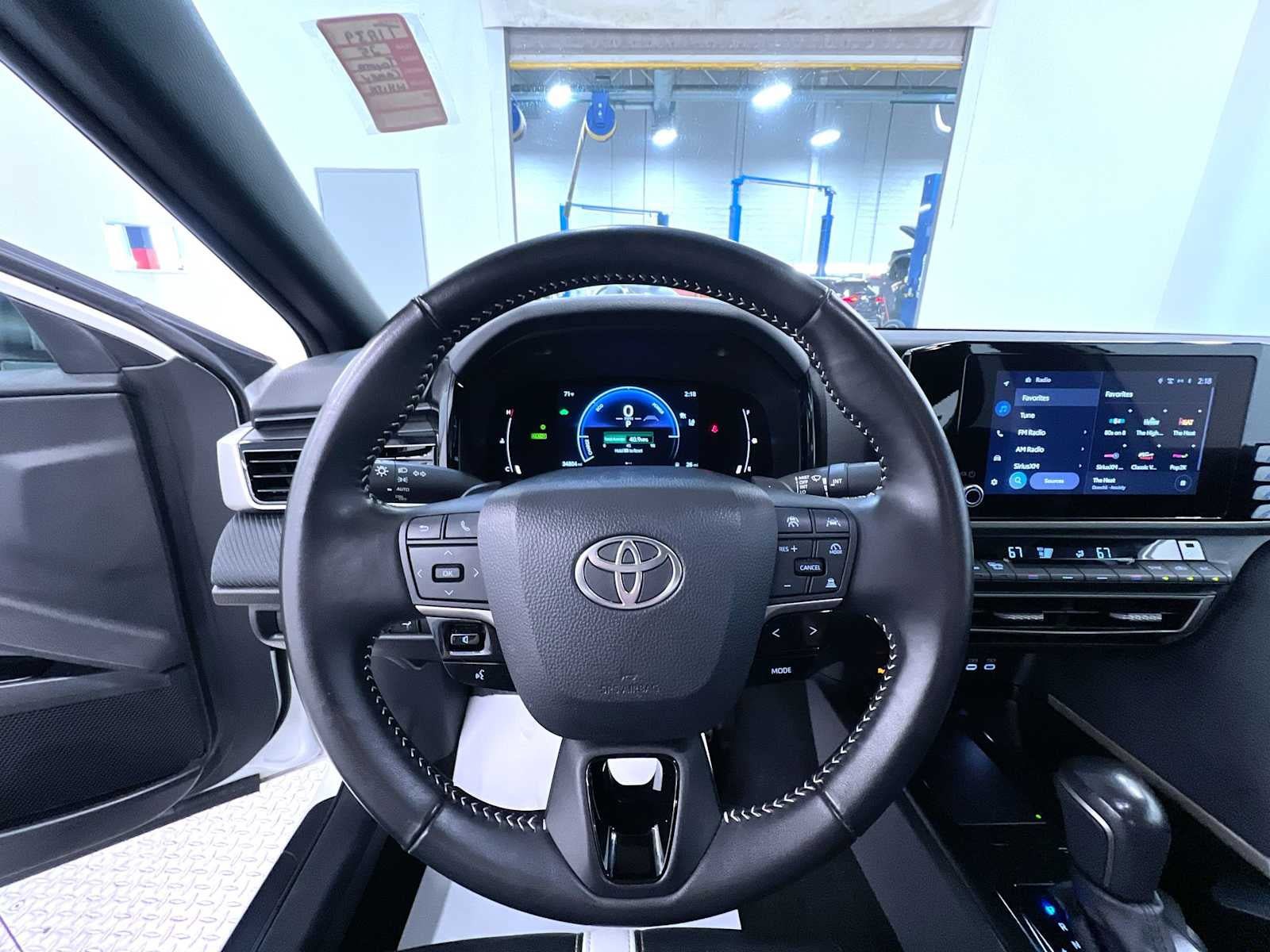 Used 2025 Toyota Camry SE FWD image 15