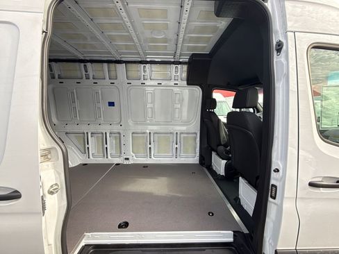 Used 2025 Mercedes-Benz Sprinter 2500 image 22