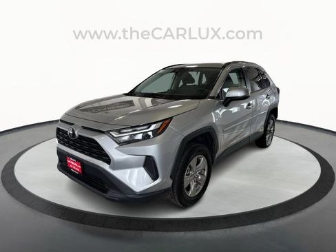 Used 2022 Toyota RAV4 XLE AWD/4WD image 3