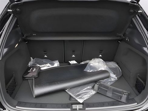 New 2025 Mercedes-Benz GLA 250 4MATIC image 34