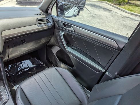 Used 2023 Volkswagen Tiguan SE R-Line FWD image 18