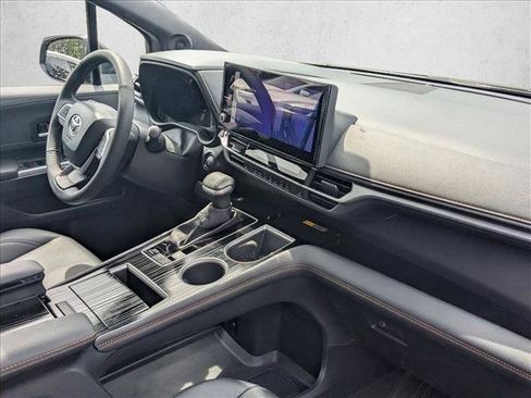 Used 2026 Toyota Sienna XLE Woodland Edition image 22