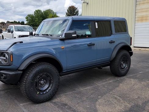 New 2025 Ford Bronco Badlands image 2