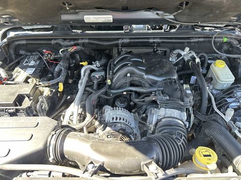 Used 2017 Jeep Wrangler Unlimited Sahara w/ Connectivity Group image 13