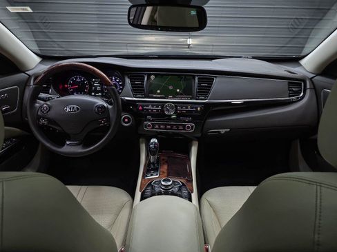 Used 2015 Kia K900 Premium w/ Interior Highline Package RWD image 12