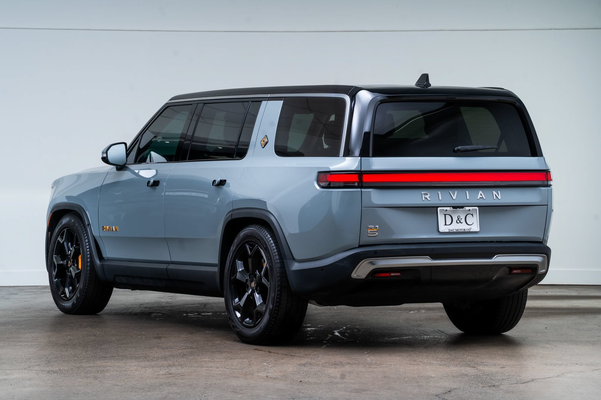 Used 2023 Rivian R1S Adventure Quad AWD/4WD image 5