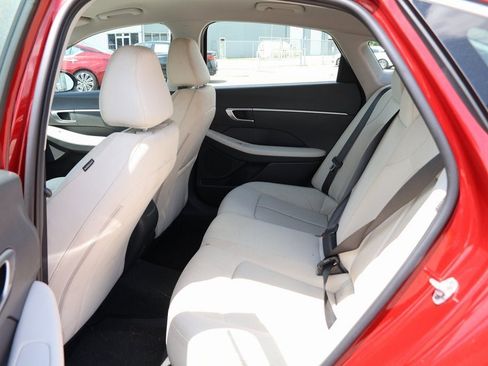Used 2025 Hyundai Sonata SE image 9
