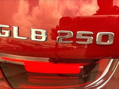 Used 2026 Mercedes-Benz GLB 250 4MATIC image 8