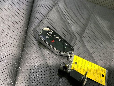 Used 2024 Volkswagen Atlas Peak Edition SE image 11