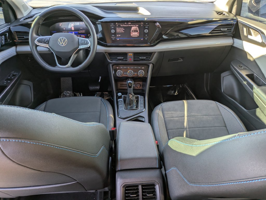 Certified 2024 Volkswagen Taos SE w/ Taos Adventure Package (SXB) FWD image 10