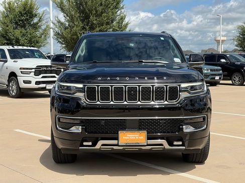 Certified 2023 Jeep Wagoneer Series III w/ Convenience Group I AWD/4WD image 2