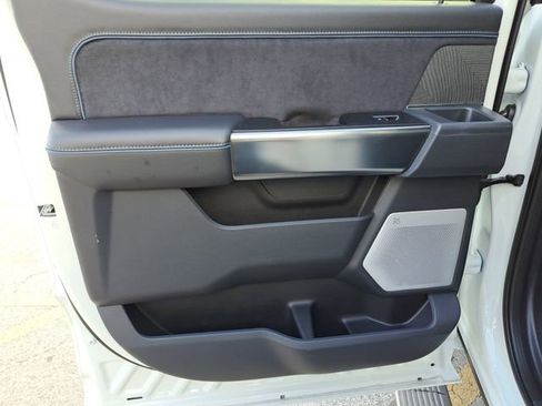 New 2025 Ford F250 Platinum image 9