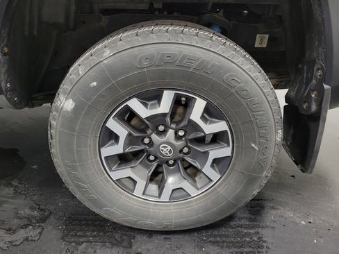 Used 2021 Toyota Tacoma TRD Off-Road AWD/4WD image 10