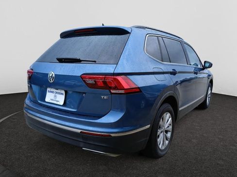 Used 2018 Volkswagen Tiguan SE w/ Panoramic Sunroof Package FWD image 4