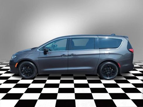 Used 2023 Chrysler Pacifica Touring-L FWD image 4