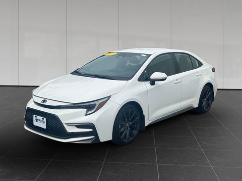 Used 2023 Toyota Corolla SE w/ Carpet Mat Package (TMS) FWD image 1
