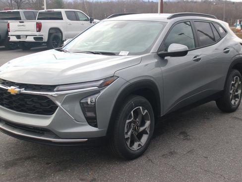 New 2026 Chevrolet Trax LT w/ Driver Confidence Package image 3