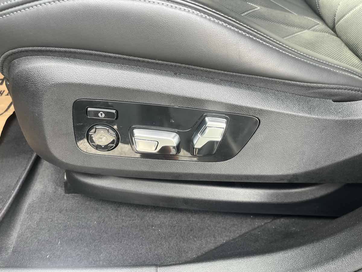 Used 2024 BMW XM AWD/4WD image 17