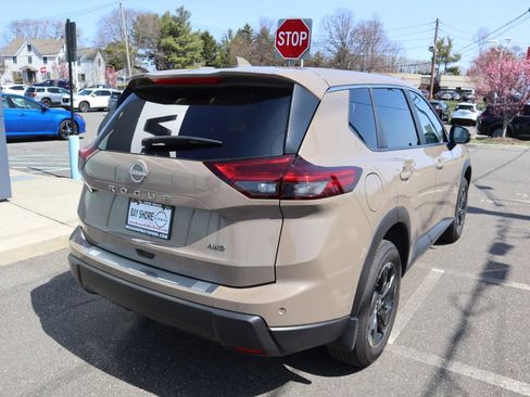 Certified 2025 Nissan Rogue SV AWD/4WD image 6