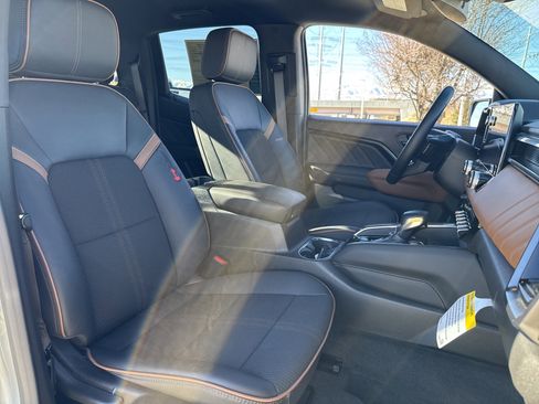 Used 2024 GMC Canyon AT4 w/ Technology Package image 20