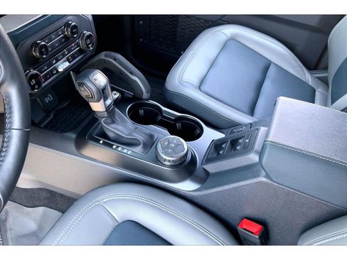 Used 2024 Ford Bronco Outer Banks AWD/4WD image 16