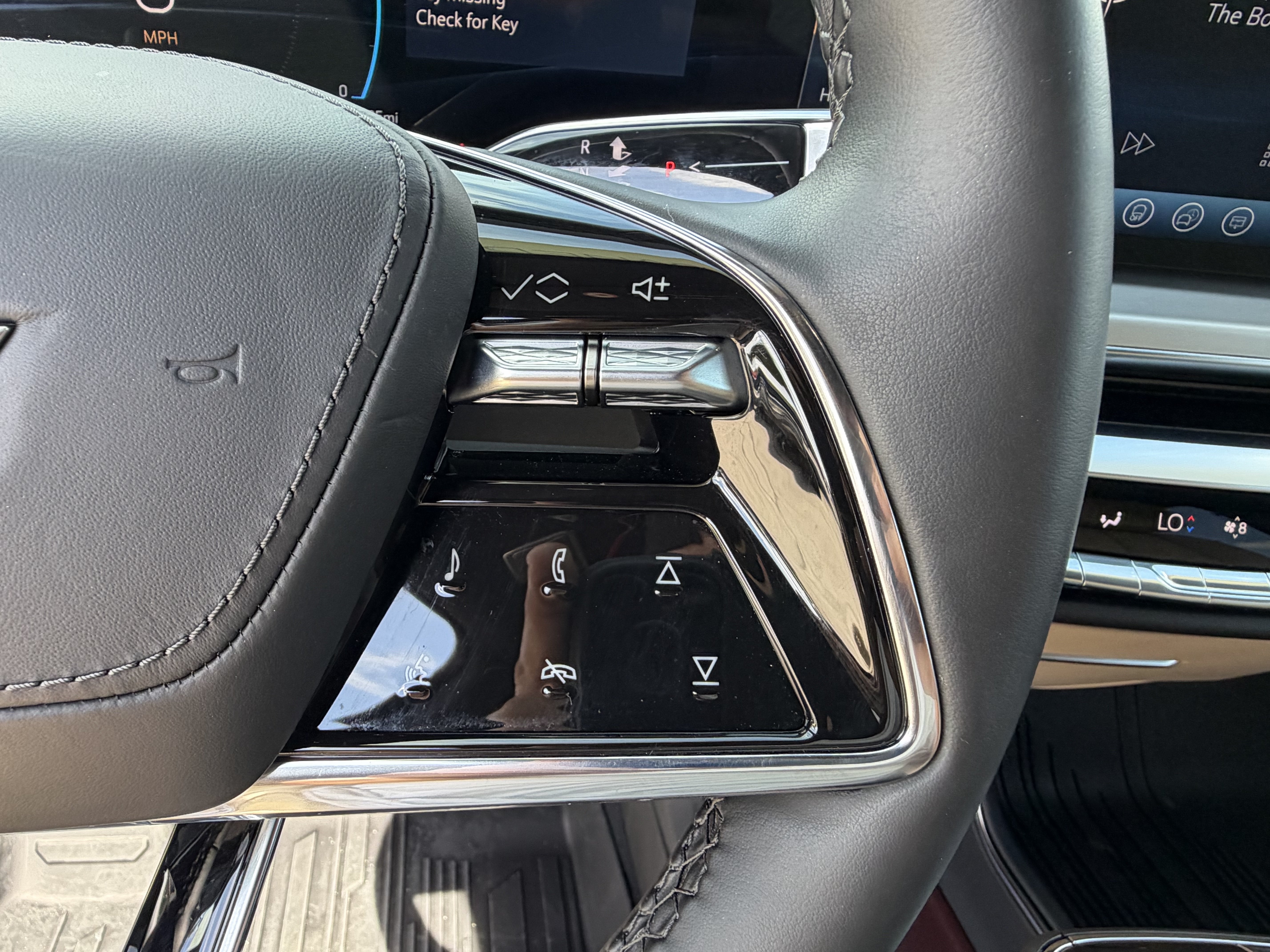 Certified 2026 Cadillac Lyriq Signature Luxury w/ LPO, Blue Accent Package AWD/4WD image 27