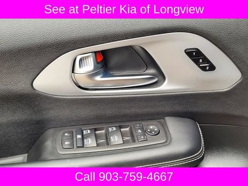 Used 2025 Chrysler Pacifica Limited FWD image 17