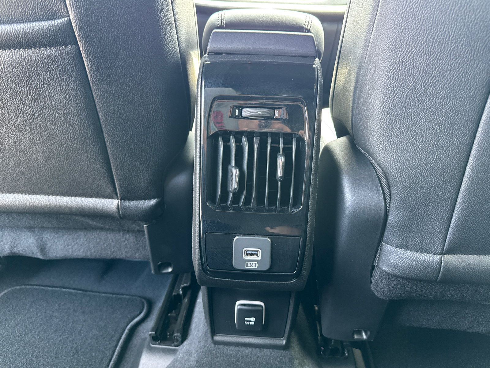 Used 2025 Jeep Compass Latitude AWD/4WD image 7