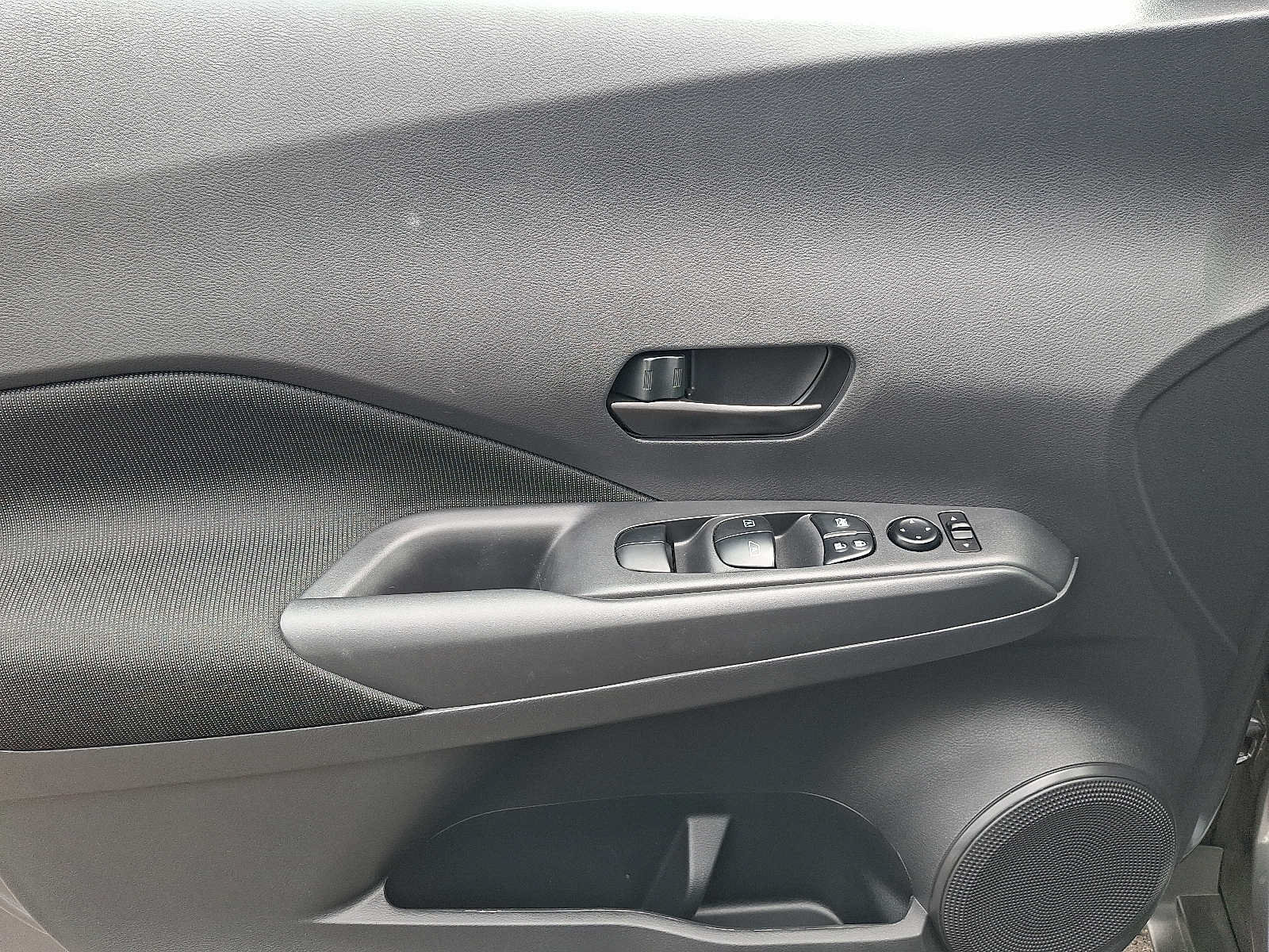 Used 2025 Nissan Kicks Play S FWD image 12