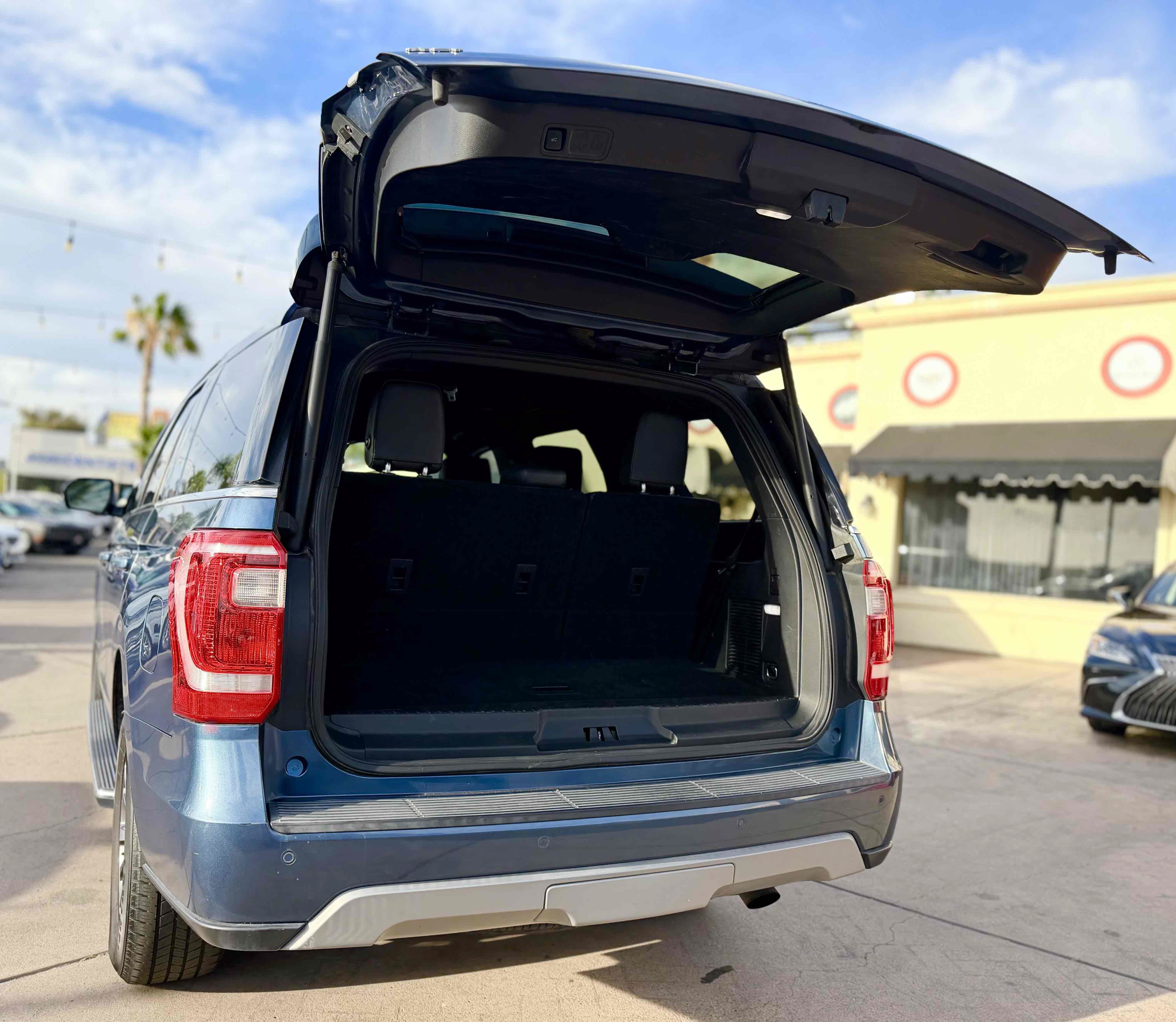 Used 2019 Ford Expedition XLT w/ Equipment Group 202A RWD image 17