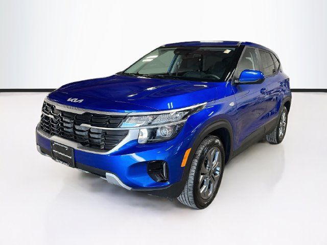 Used 2024 Kia Seltos LX AWD/4WD image 3