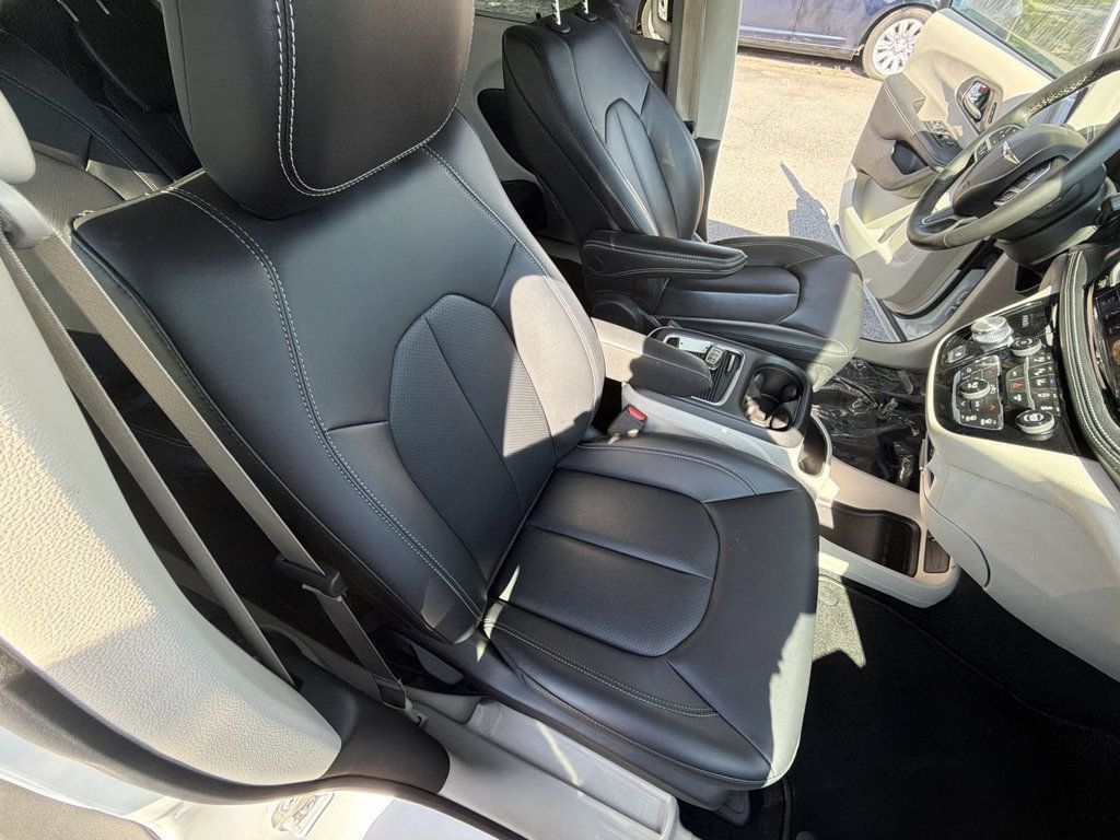 Used 2024 Chrysler Pacifica Touring-L FWD image 20