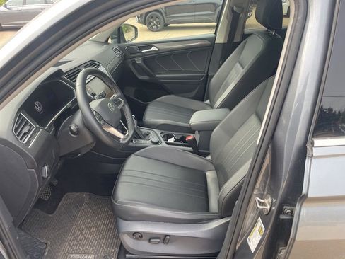 Used 2023 Volkswagen Tiguan SE w/ Panoramic Sunroof Package AWD/4WD image 6