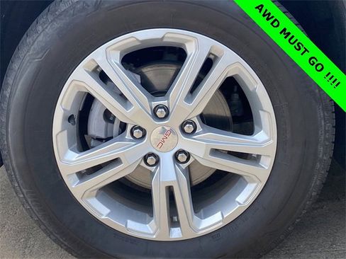 Used 2024 GMC Terrain SLE image 9