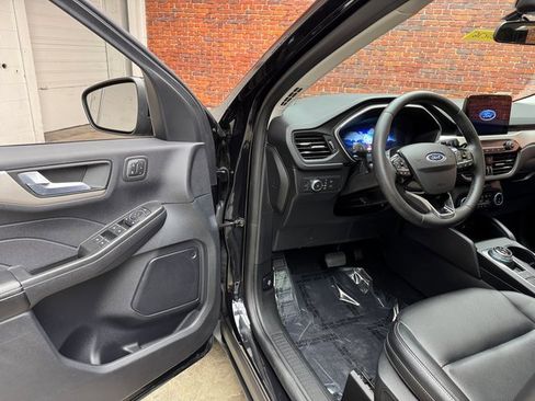 Used 2022 Ford Escape SEL w/ Technology Package image 9