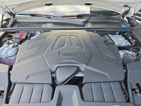 Certified 2026 Porsche Cayenne Coupe image 32