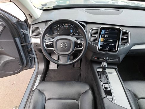 Used 2022 Volvo XC90 T5 Momentum image 6