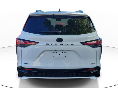 Used 2026 Toyota Sienna XSE image 5