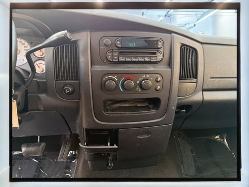 Used 2005 Dodge Ram 1500 Truck SLT image 13