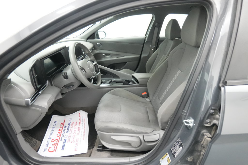 Used 2024 Hyundai Elantra SE FWD image 14