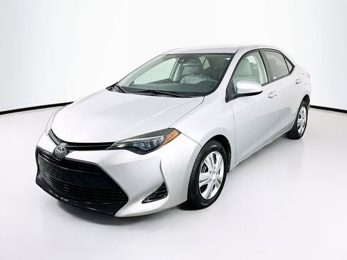 Used 2019 Toyota Corolla LE image 3